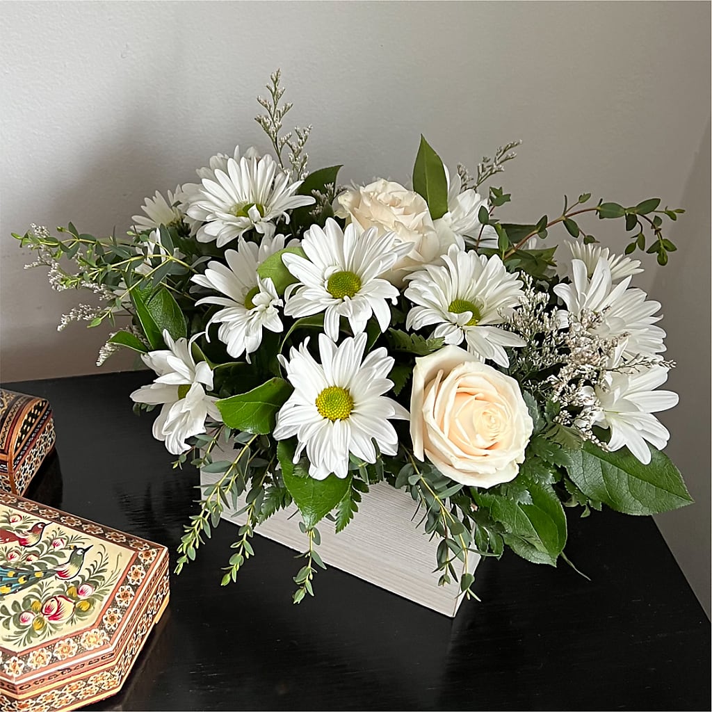 Fresh Linen Box Bouquet – MOLLY'S FLORIST, Mullins SC