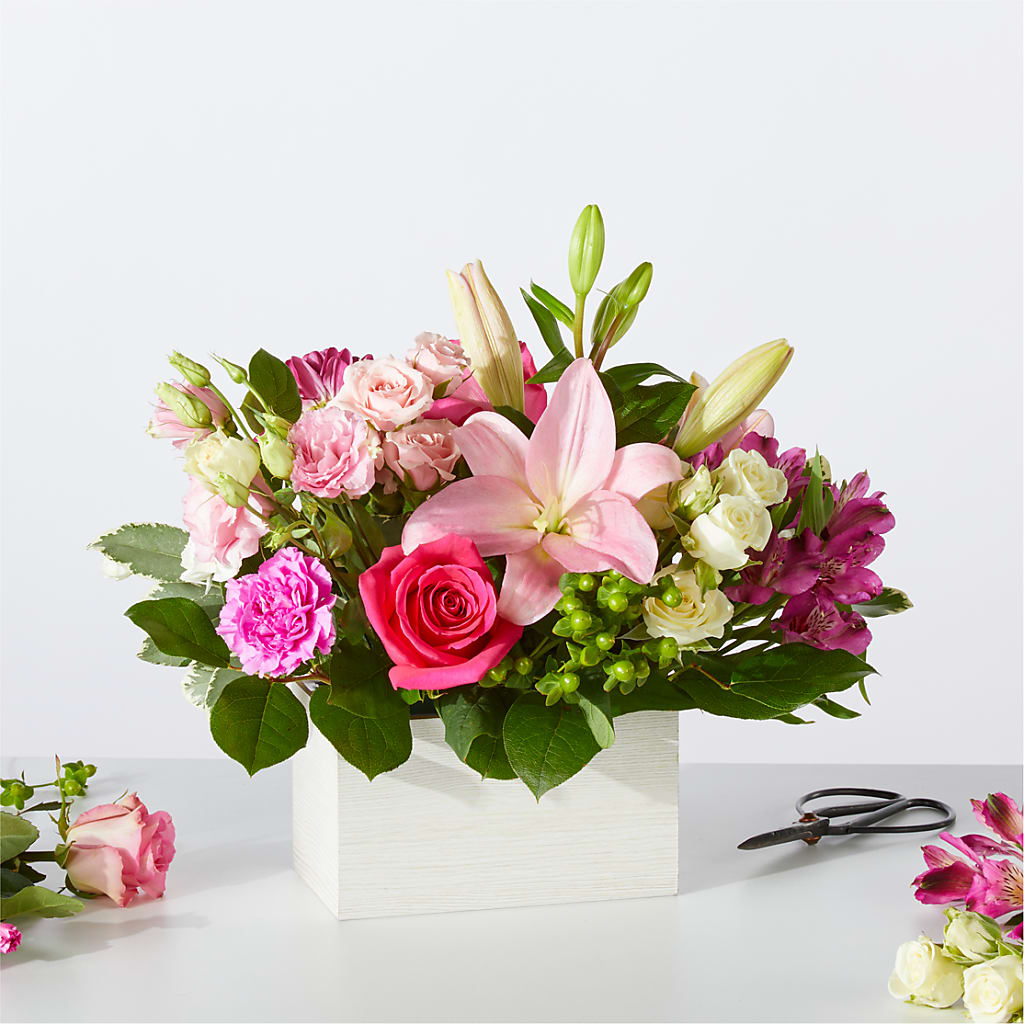Sweetberry Box – A Florist Original – MOLLY'S FLORIST, Mullins SC