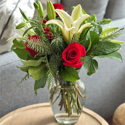 Sparkling Snowflakes Bouquet – MOLLY'S FLORIST, Mullins SC